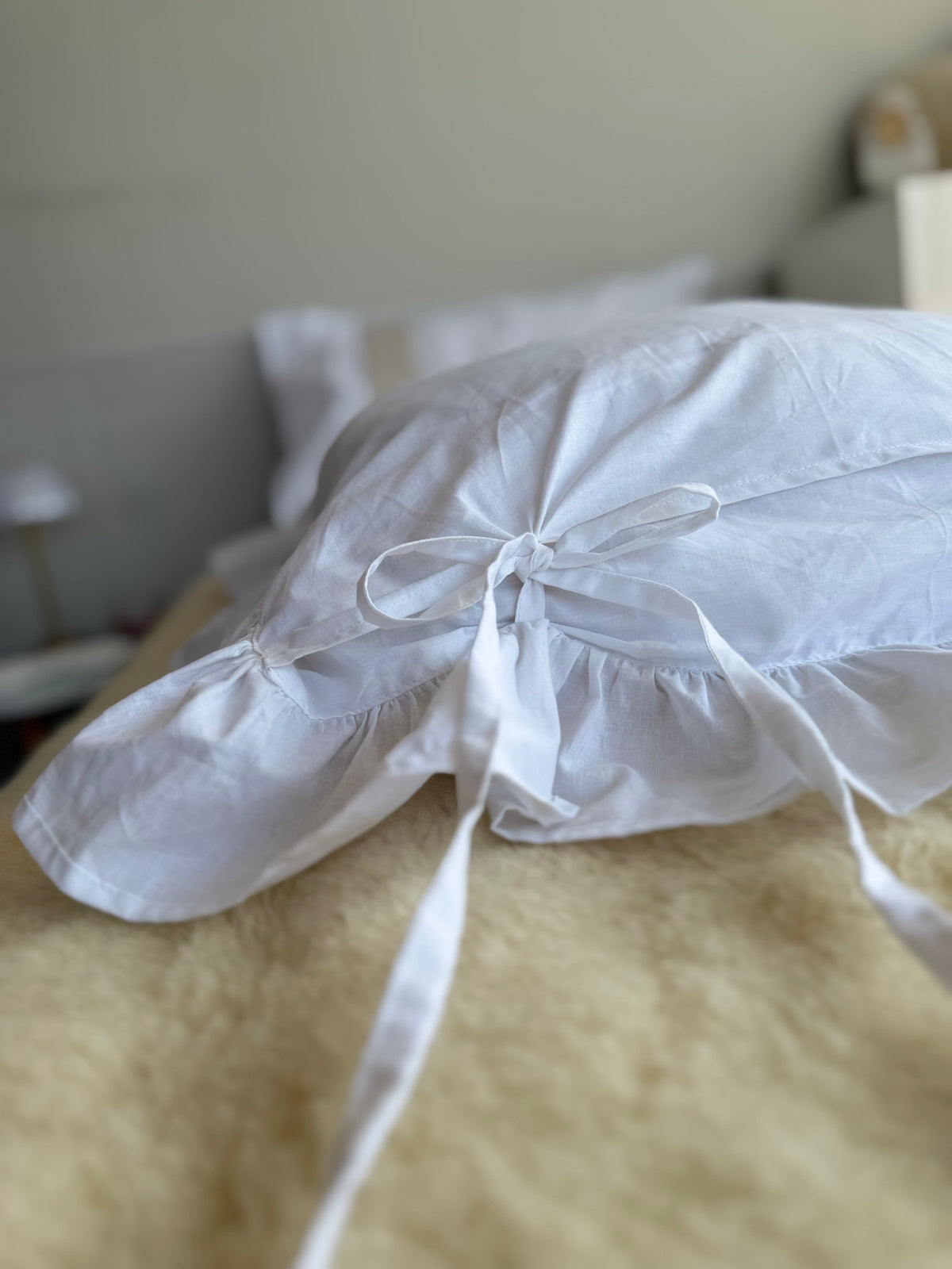 Diana Linen & Merino Wool Pillow, Ruffled Linen Pillow with Ties, Natural Wool Filled Bed Pillow – The Woolland