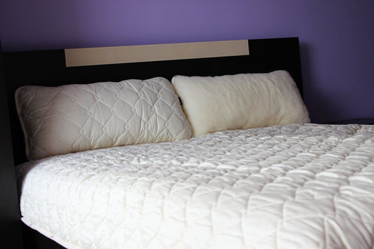 Ecru Merino Wool & Cotton Sateen Blanket – Quilted, Reversible & All-Season Comfort