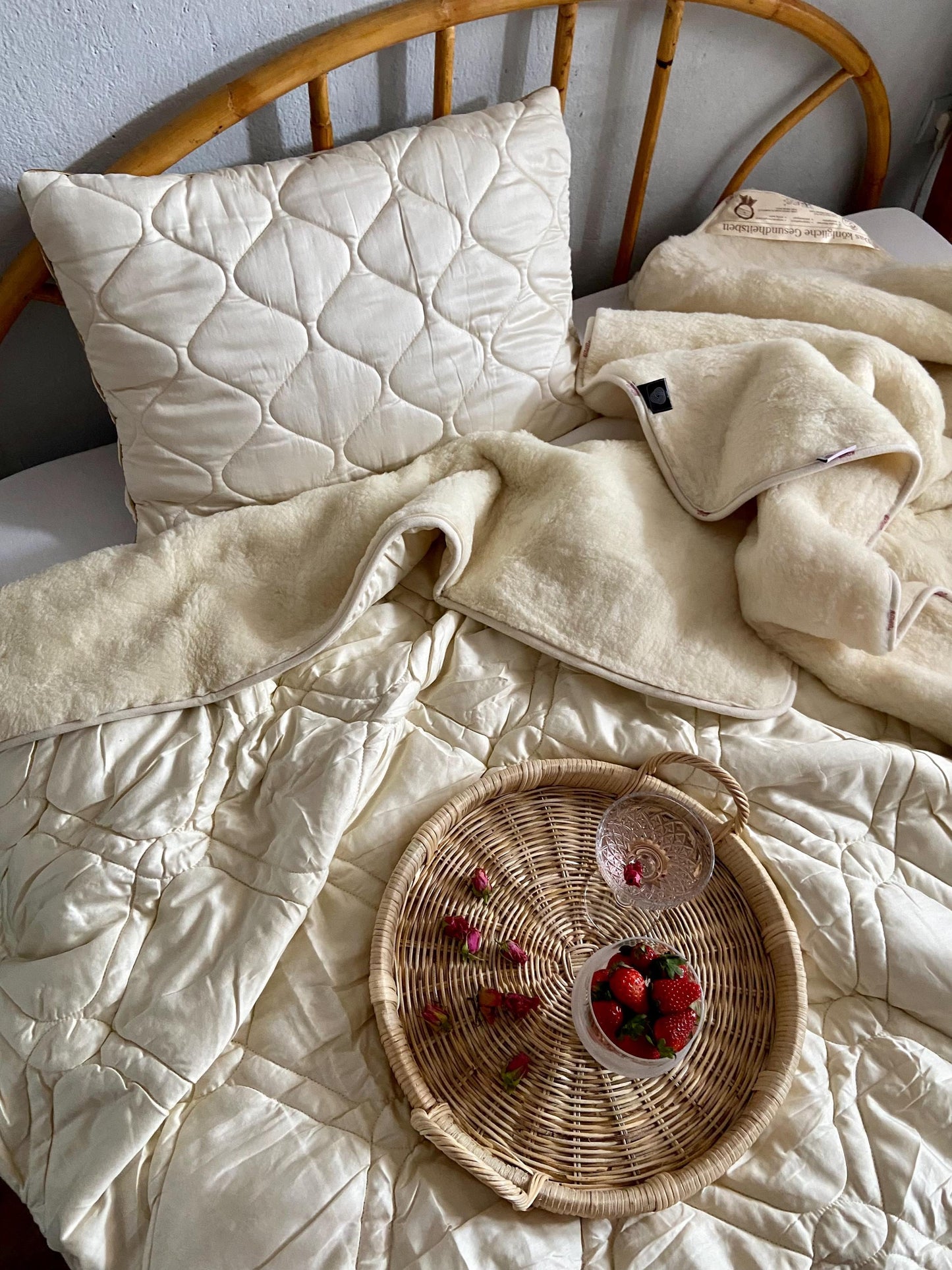 Ecru Merino Wool & Cotton Sateen Blanket – Quilted, Reversible & All-Season Comfort