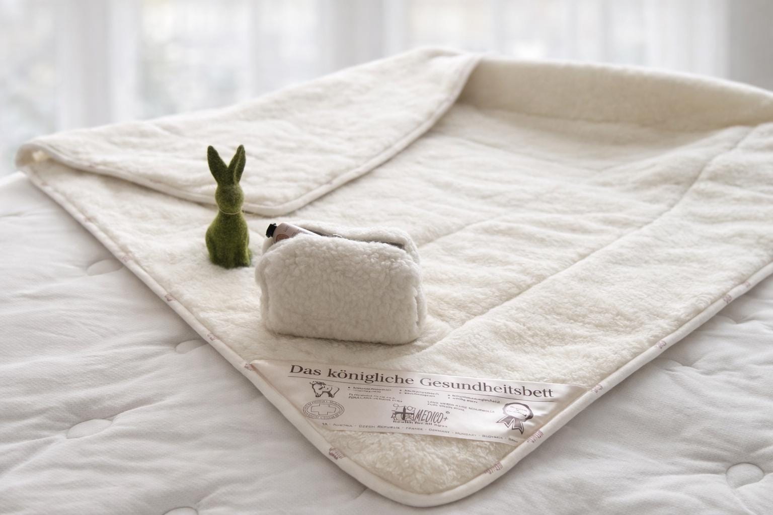 Thick handmade Merino wool blanket with breathable natural wool filling